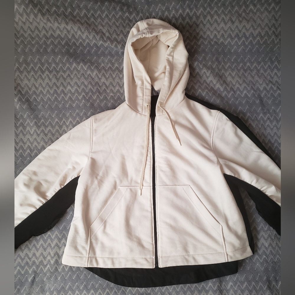 ⏰️LAST CHANCE⏰️Sweaty Betty Cream And Black Coat